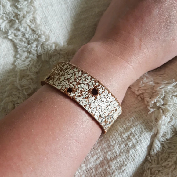 Lue Leather Cuff silver tan boho rock coastal 8.5” Bracelet Upcycled - Picture 2 of 5